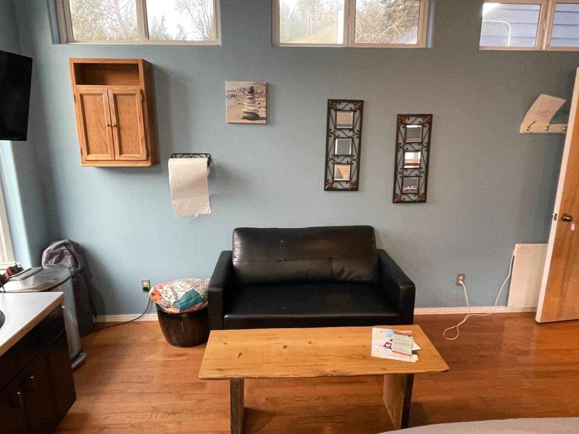 Holiday home Oceanfront Studio/loft: Alpacas, Oysters & Kayaks