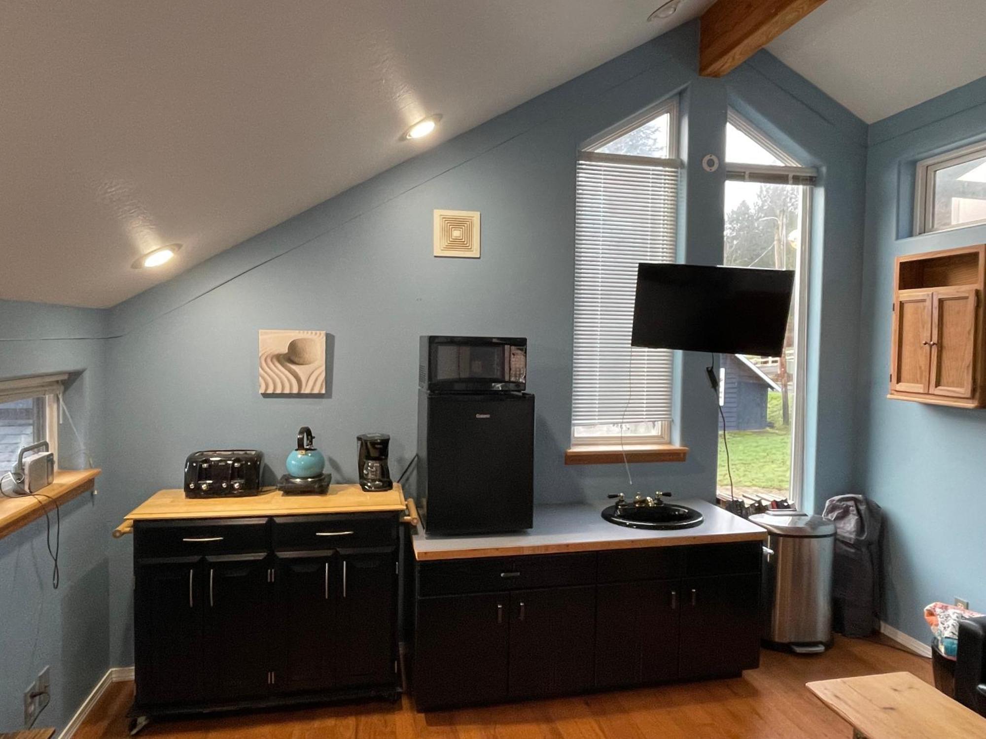 Holiday home Oceanfront Studio/loft: Alpacas, Oysters & Kayaks Shelton