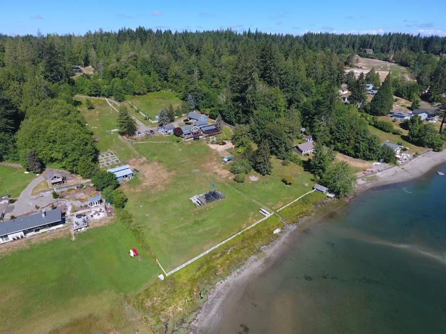 Oceanfront Studio/loft: Alpacas, Oysters & Kayaks * Shelton