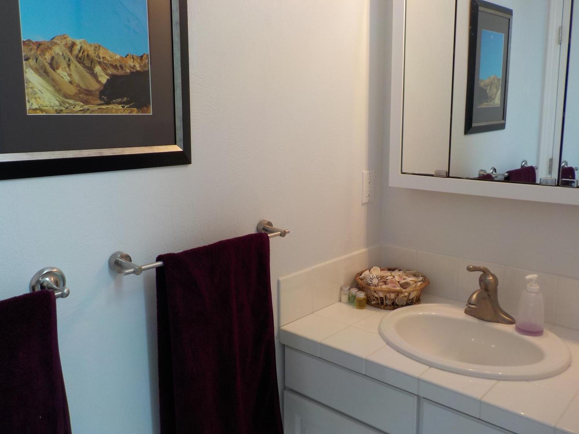 Oceanfront Studio/loft: Alpacas, Oysters & Kayaks *