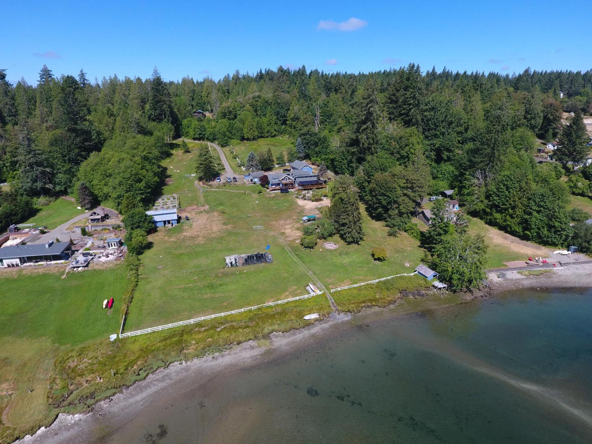 Oceanfront Studio/loft: Alpacas, Oysters & Kayaks